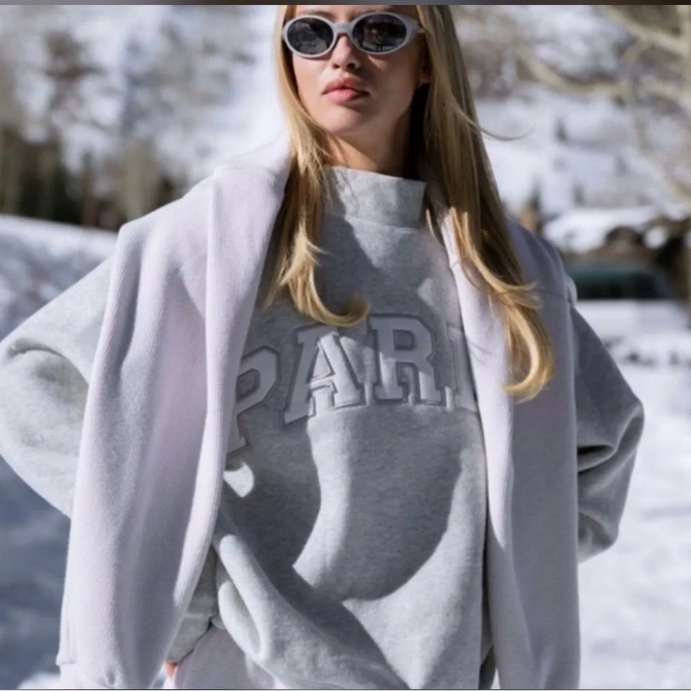 PARKER Gray Pullover Sweatshirt - Women's Cozy Crewneck